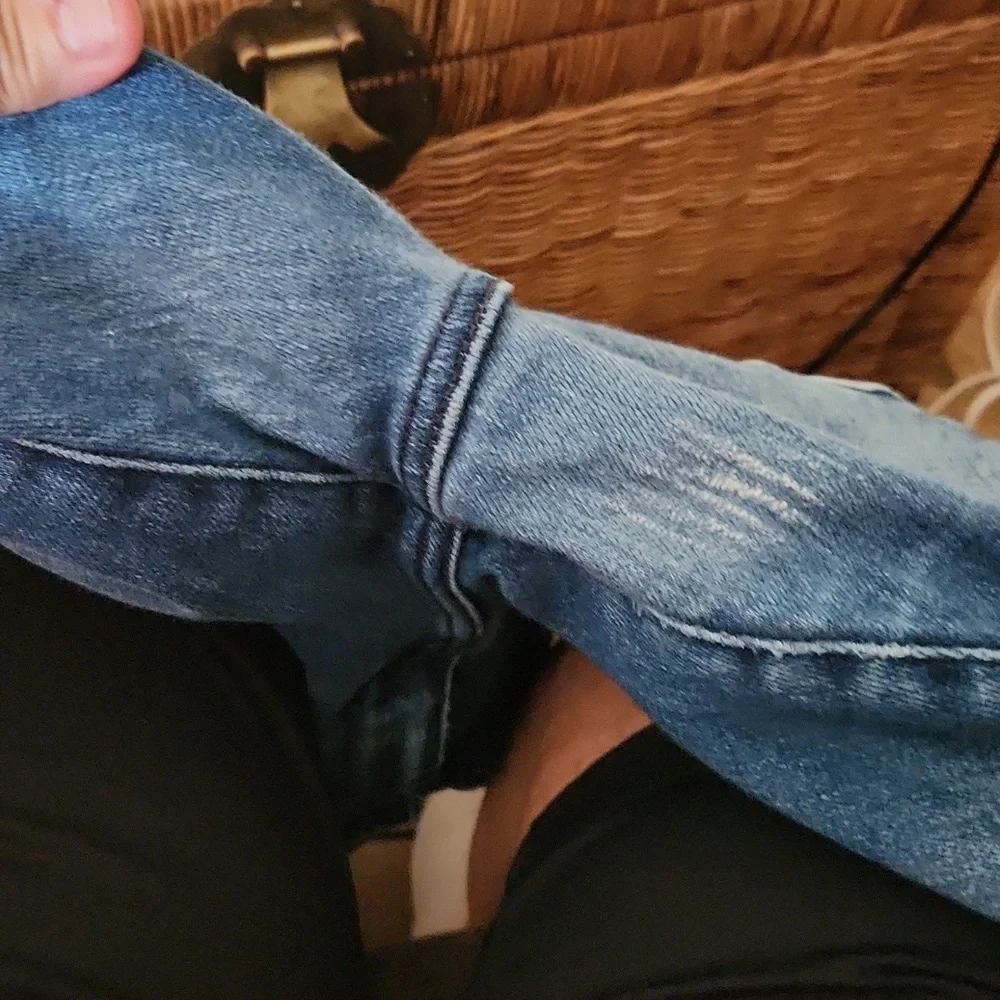 Kancan Stretch Fray Hem Capri  Jeans - Picture 7 of 9